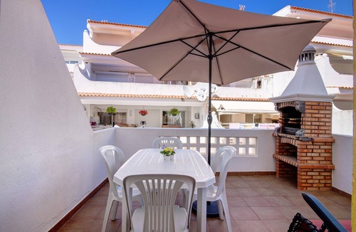 Alfa-Mar House | Holiday Home 'V2 A 400 M Da Praia Da Falésia' with Private Terrace, Balcony and Wi-Fi