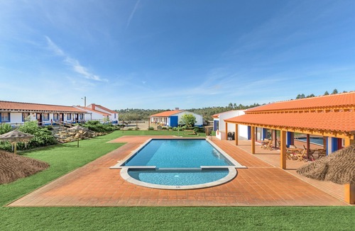 Sao Luis Apartment | Holiday Home 'Vitor Hugo' with Mountain View, Wi-Fi and Air Conditioning