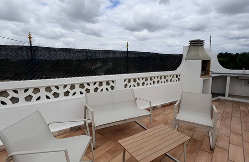 Santo Estevao House | Holiday Home 'Yolanda' with Private Pool, Wi-Fi and Air Conditioning
