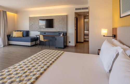 Correeira Hotel | Holiday Inn Algarve Albufeira by IHG