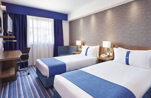 Carnaxide Hotel | Holiday Inn Express Lisbon - Alfragide by IHG