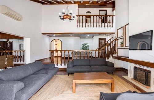 Quarteira Villa | Home Out Vila do Lince - 8 Ensuite, Heated Pool & Gym - Marina Vilamoura