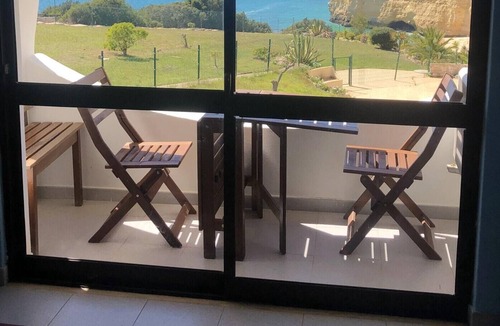 Vale de Centianes Apartment | Homerez - 50 m away from the beach! Amazing appartement for 4 ppl. at Carvoeiro