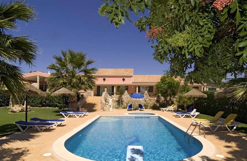 Farta Vacas Apartment | Homerez - Appartement 5 km away from the beach for 5 ppl. with shared pool