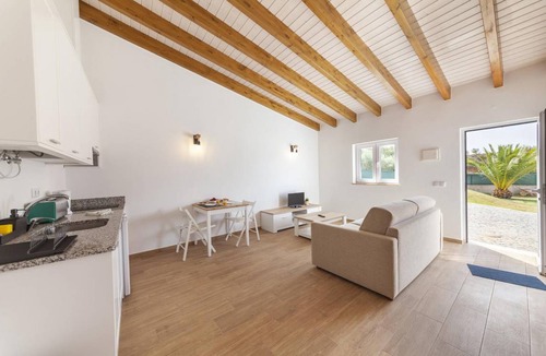 Alfarrobeira Apartment | I 2 - Apartment 2 in St. Johns Countryside Getaway