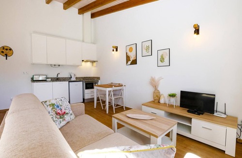 Alfarrobeira Apartment | I - Apartment 2 in St. Johns Countryside Getaway