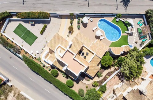 Estombar Villa | 🔥 IDEAL FOR FAMILIES, HEATED* POOL & GARDEN, NEAR BEACHES