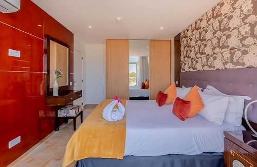 Oura Hotel | Ideal Mix of Comfort & Value! Four Family Suites, Kitchenettes, Private Balcony!
