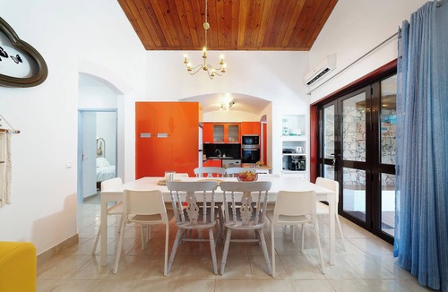 Areias de Sao Joao Villa | 🔥Is Oura Calling You?🔥4BD Sleeps 12 Jacuzzi Pool PingPong 5min Strip 10' beach