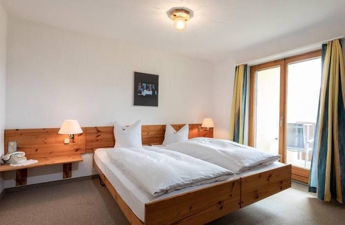 Tavanasa Hotel | Kistenpass