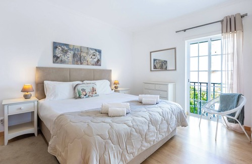 Albardeira Apartment | Lagos Line Apartment - sea views and Meia Praia