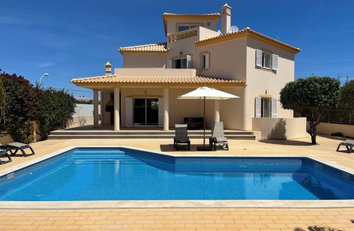 Branqueira Villa | Large 4 Bedroom Villa with BBQ Terrace, WIFI, Air Con, and Private Pool