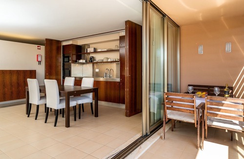 Salgados Apartment | Large apartment for 4, 10 minutes from Salgados beach
