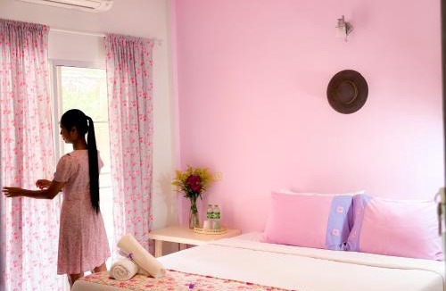 Khuekkhak Bed & Breakfast | Les Fleurs House