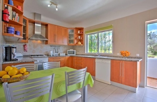 Monte Raposo Villa | Lovely 4 Bedroom South Facing Villa With Heated Swimming Pool