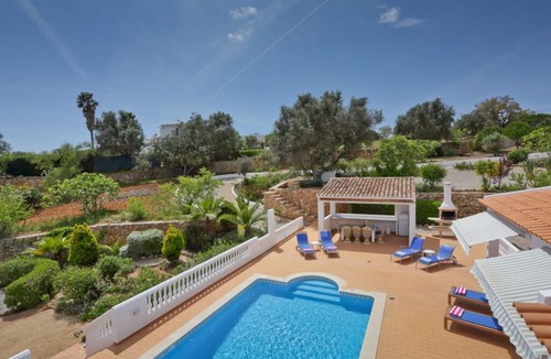 Monte Raposo Villa | Lovely 4 Bedroom South Facing Villa With Heated Swimming Pool