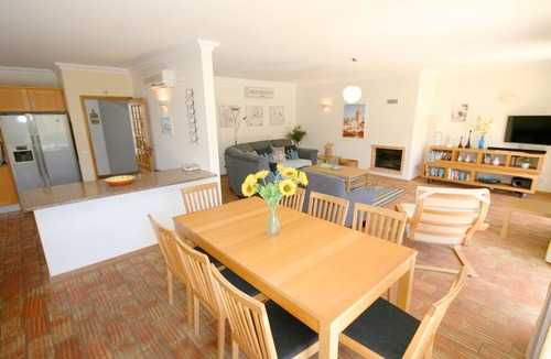 Albardeira House | Lovely 4 Bedroom Villa w/Private Pool, Close to Beach & Golf course, Wifi, A/C
