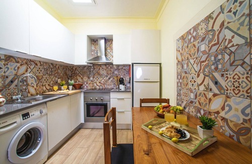 Cerro do Ouro House | Lovely apartment in villa for 3 people with A/C, WIFI, pool, TV and terrace
