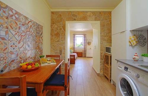 Cerro do Ouro House | Lovely apartment in villa for 3 people with A/C, WIFI, pool, TV and terrace