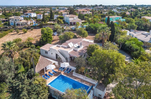 Carvoeiro Villa | Lovely Four Bedroom Villa With Large Private Gated Pool - Free Wifi and Aircon