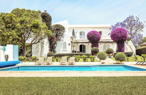 Albufeira Villa | Lovely Very Private Villa with Beautiful Gardens
