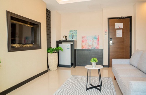 Ratsada Hotel | Lulu Hotel at The Glasshouse Lion Café