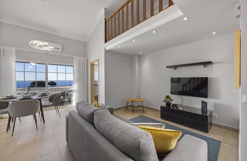 Albufeira Apartment | Luxury 2 bedrooms Apartment with frontline Sea Views Close to Beaches