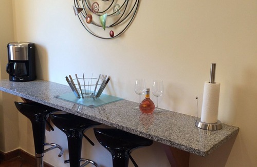 Burgau Apartment | LUXURY 2 BED/2 BATH APARTMENT 5 MINS TO BEACH. POOL, ROOF TERRACE, WIFI, A/C