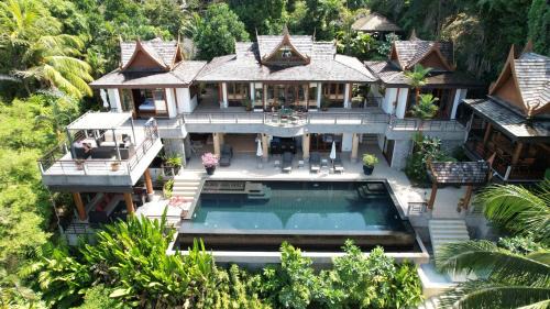 Cherngtalay Villa | Luxury 4 bedrooms Villa with Seaview Infinity Pool overlooking Surin Beach