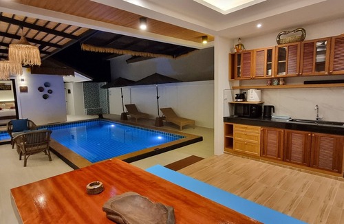 Krabi Villa | Luxury Private Pool Villa for 10 Guests – 8 Mins to Ao Nang Beach"