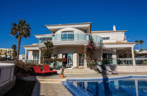 Gale Villa | Luxury Villa 6 Bed, Pool, Gym, Cinema Room Gale