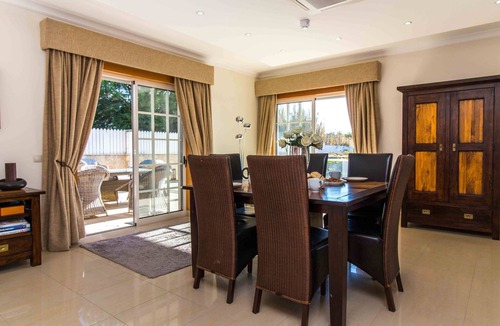 Gale Villa | Luxury Villa 6 Bed, Pool, Gym, Cinema Room Gale