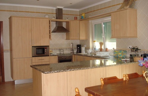 Olhao Villa | Luxury villa with private 10 x 5m heated pool, bbq, large gardens, + wifi