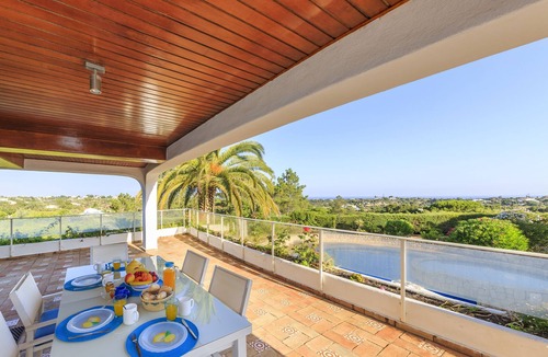Lagoa e Carvoeiro Villa | Luxury Villa with Large Pool and Stunning Ocean View in Carvoeiro Region