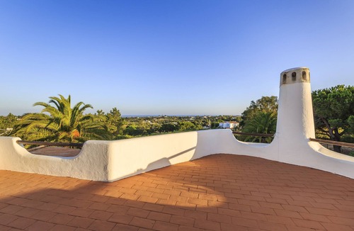 Lagoa e Carvoeiro Villa | Luxury Villa with Large Pool and Stunning Ocean View in Carvoeiro Region