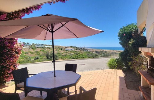 Meia Praia House | Magnificent 2 Bed Town House overlooking the beach at Meia Praia