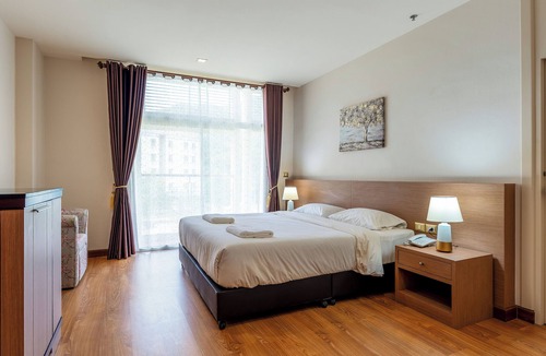 Nakhon Si Thammarat Hotel | Mahachai Grand View