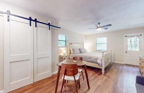 Wilscot Hotel | Modern aparthotel with stunning mountain views & close to the town of Blue Ridge