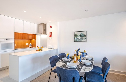 Areias de Sao Joao Apartment | Modern apartment near beach in Albufeira