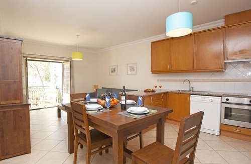 Oura Apartment | Modern Apartment with Pool – Albufeira