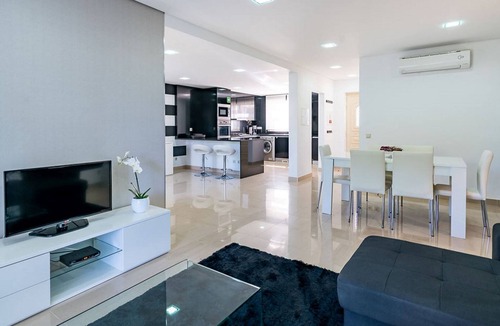 Castelo House | Modern, comfortable house in a quiet condominium, 600m from the beach