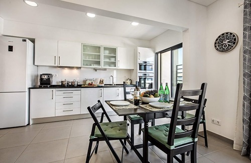 Tavira Apartment | Modern luxury apartment with private south/east facing terrace near Gran plaza