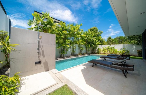 Choeng Thale Villa | Modern minimalist style luxury villa with private pool located in a high-end resort area adjacent to Laguna Park Golf Course