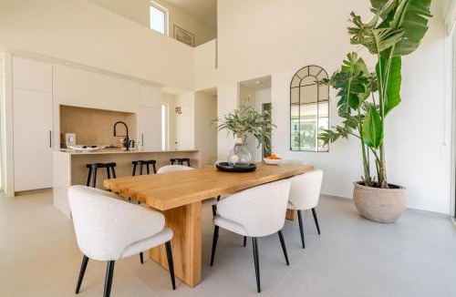 Aldeia House | Modern Sea View Villa, Heated Pool,Rooftop Jacuzzi Outdoor Kitchen 12min faro Airport