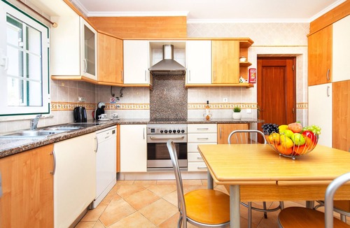 Correeira Villa | Modern villa with BBQ and heatable pool