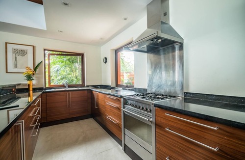 Wichit Villa | Nam Bo - Oceanfront pool villa with maid & cook