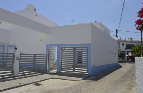 Manta Rota House | New villa 350 mtrs. from the beach, with parking lot