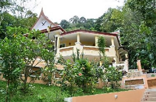 Ban Sakhu Villa | Niche villa on a mountainside with infinity pool