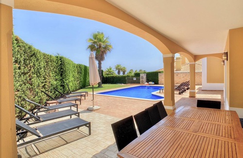 Sesmarias Villa | Oasis 6 Luxury Villa 500m to the beach