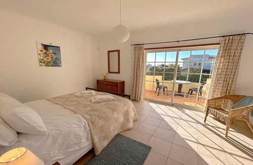 Albardeira House | Peaceful 4 Bedroom Villa w/Private Pool, 15 min walk to Lagos Marina, Wifi,A/C